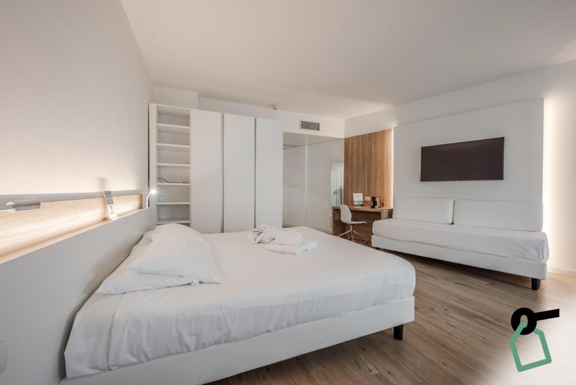 Hotiday Room Collection - Тирения Екстериор снимка