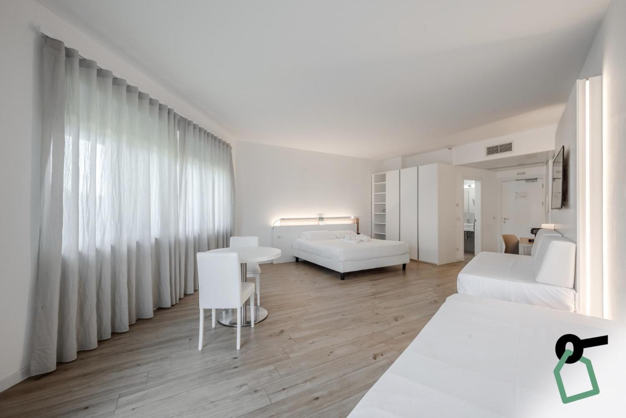 Hotiday Room Collection - Тирения Екстериор снимка
